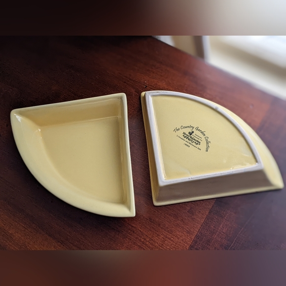 Rounded Triangle Stoneware Bowls - Set of 2 - Warm Yellow - Picture 2 of 6